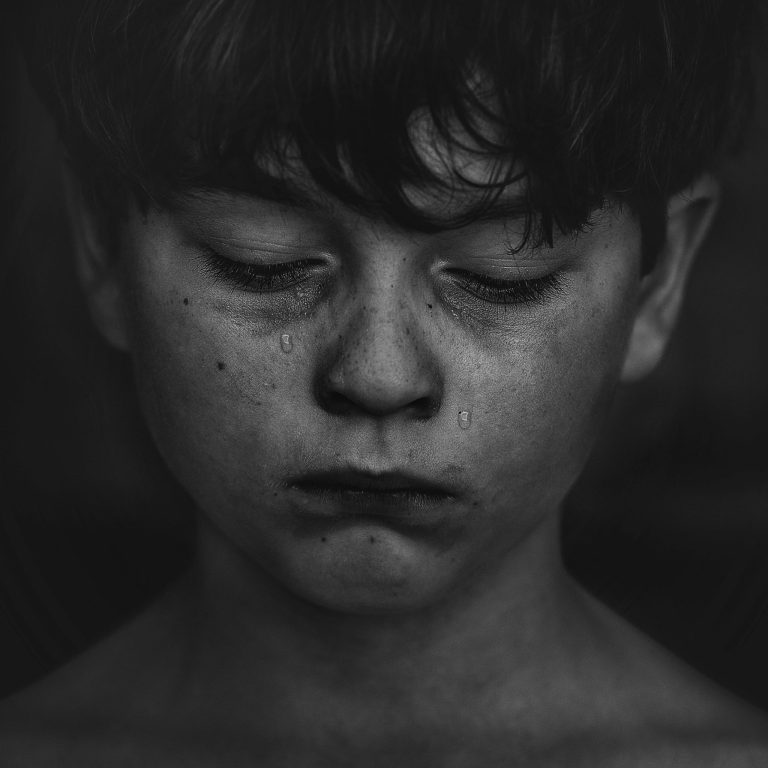 8 Critical Signs of Depression in Teenagers & How to Avoid Them